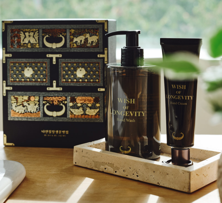 Mother of Pearl Hand Wash & Hand Cream Set Yongsan 20th Anniversary Commemorative Product (Mutes x Amorepacific)